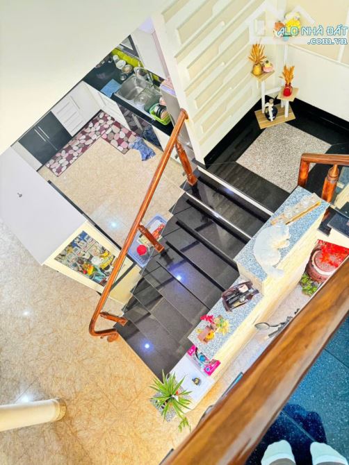Bán nhà hẻm ô tô đường Mai Xuân Thưởng, cách biển chỉ 800m - 1