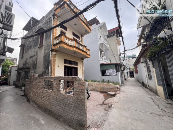BÁN ĐẤT NGỌC THỤY TẶNG NHÀ 3 TẦNG - Ô TÔ ĐỖ CỬA - LÔ GÓC 3 THOÁNG . 6.8 TỶ - 1