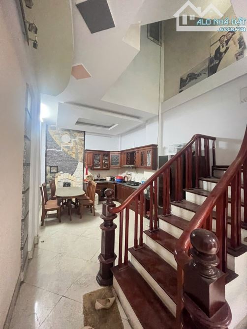 CẦU GIẤY GẦN Ô TÔ 5 TẦNG 4 NGỦ 40m GIÁ 8TY99 - 1