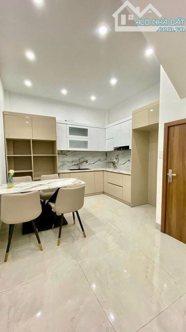Phạm Văn Đồng, 38m2 chỉ 7.2 tỷ, mới koong, ô tô đỗ , sát phố, gần KDT Ciputra - 1