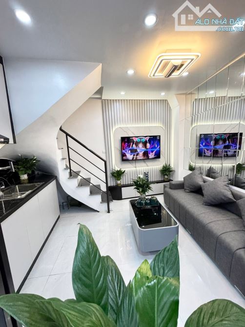 Căn Hộ Khâm Thiên - 5 Tầng - DT: 16m2 - Lô góc - 3N - Gần phố - 3 mặt thoáng. - 1