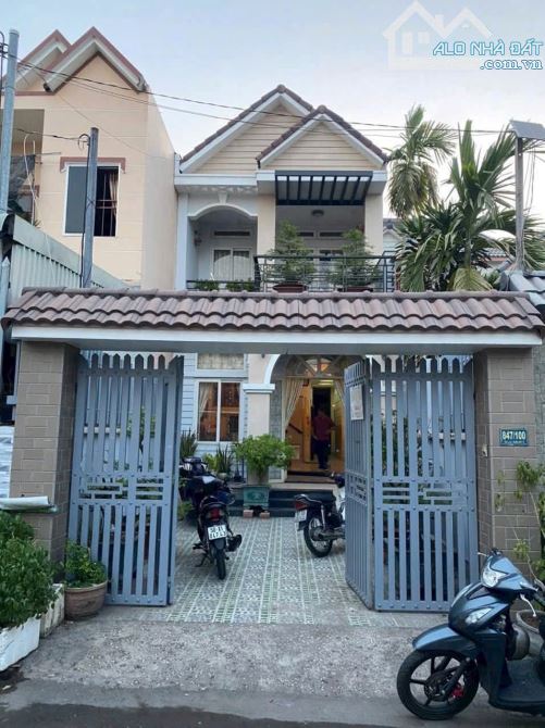 Nhà 1trệt 1Lầu Đẹp khu dân cư P. Tân Hiệp   - Diện tích 4,9M x 29M= 141m2 - Sổ riêng thổ c - 1