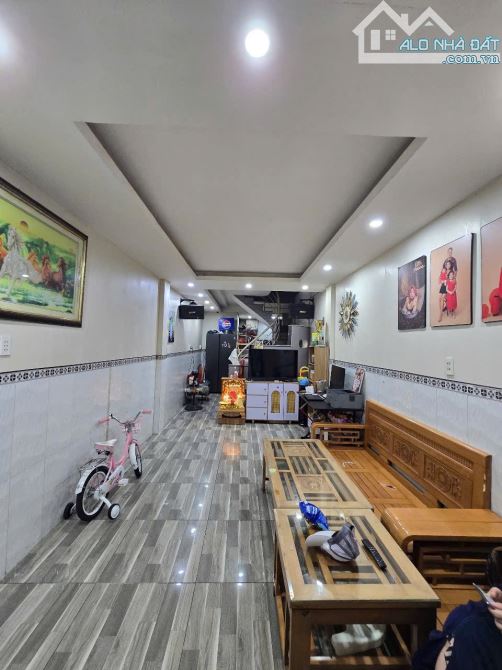 🔥 Nhà 3 tầng kiệt Triệu Nữ Vương . Hải Châu - Diện tích : 40m2 , hướng tây . - 1