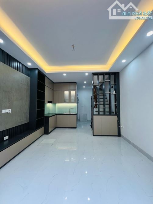 NHÀ MỚI - GIÁP NHỊ - THANG MÁY - BA GÁC - 15M Ô TÔ TRÁNH - 1