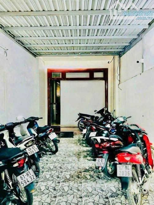 Mặt Tiền Dương Quảng Hàm - 112M² - 4Tầng BTCT - 12CHDV - 1
