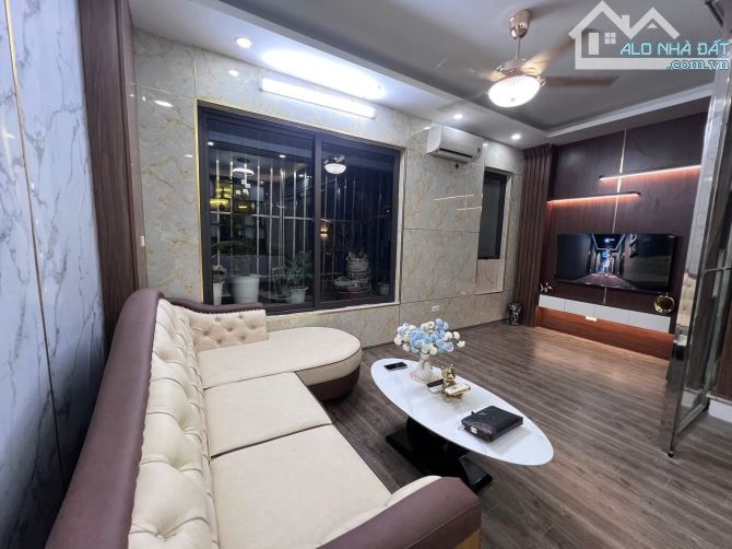 CẦU GIẤY - Ô TÔ VÀO NHÀ, PHỐ TRẦN THÁI TÔNG, 34M x 6T - MT 5.89M, KINH DOANH - HƠN 9 TỶ - 1