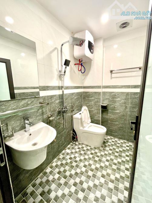 Bán nhà độc lập Biên Giang,lô góc 5 tầng . chỉ 30m ra mặt QL6 - 1