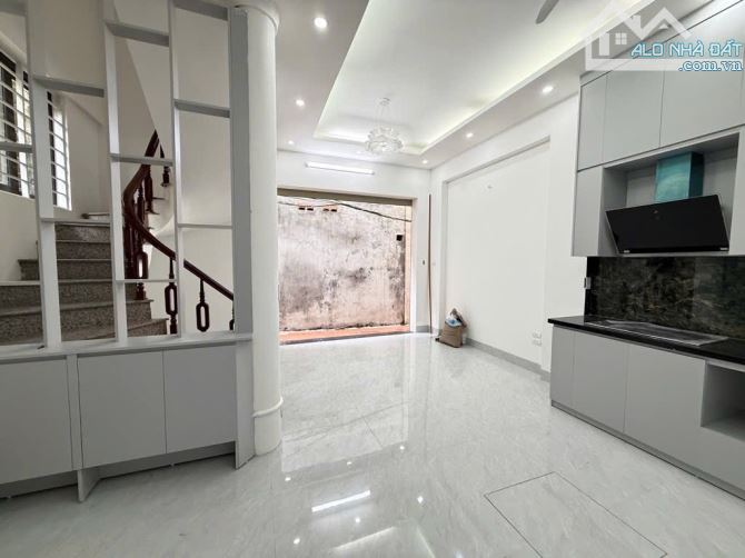 TRẦN CUNG CẦU GIẤY, VÀI BƯỚC CHÂN RA MẶT PHỐ Ô TÔ GẦN NHÀ, DT35M2 5TẦNG FULL NỘI THẤT. - 1