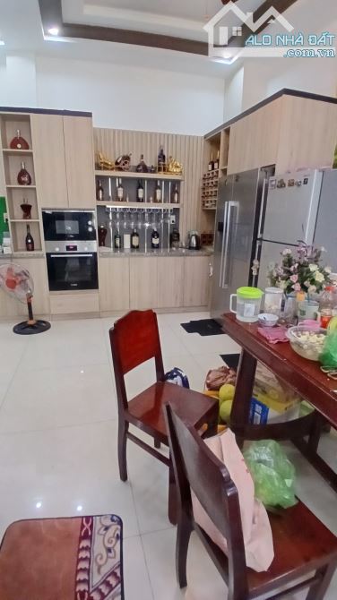 Sát trục đường Huỳnh Tấn Phát chỉ 1km, nhà lớn phòng ngủ master đẹp và nội thất đỉnh. - 1
