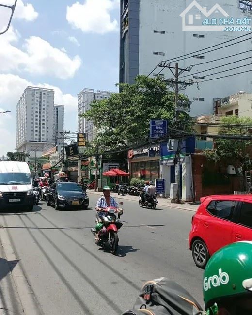 MẶT TIỀN LÔ GÓC NGUYỄN XÍ, BÌNH THẠNH: Đang cho Highlands Thuê, DT 115m², Giá Chỉ 24.7 Tỷ! - 1