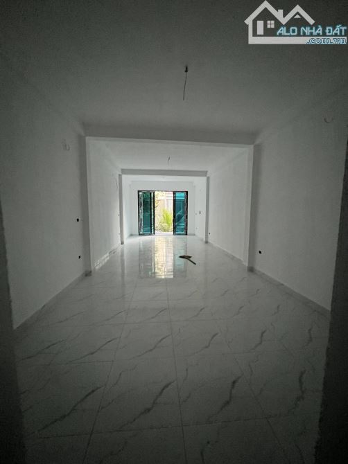 Cho thuê văn phòng Mỗ Lao 65m2 thông sàn, ô tô đỗ cửa giá 8tr - 1