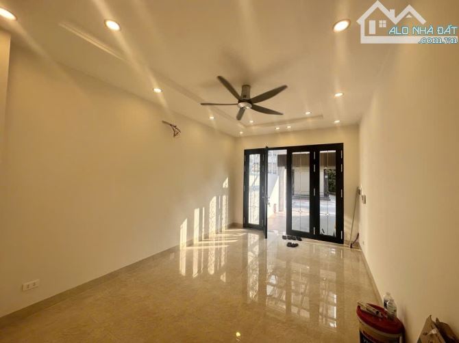 THẠCH BÀN LONG BIÊN – 82M – 6 TẦNG – THANG MÁY – GARA Ô TÔ – 16.5 TỶ – KINH DOANH ĐỈNH - 1