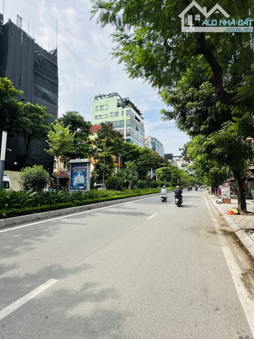 Hàng hiếm toà VP mới đoạn đẹp nhất mặt phố Lạc Long Quân, Tây Hồ. DT: 65m2 x mt 6m x 8T - 1