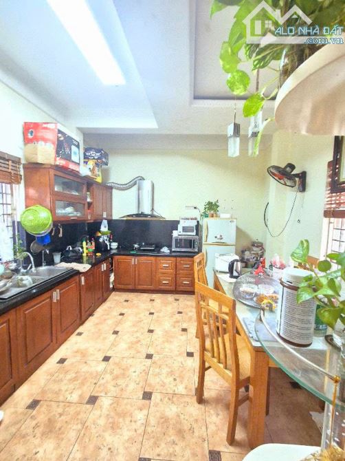Bán nhà Mặt phố Đê La Thành, lô góc 3 mặt thoáng, 7 tầng thang máy, ô tô, 50m2, giá 13 tỷ - 1