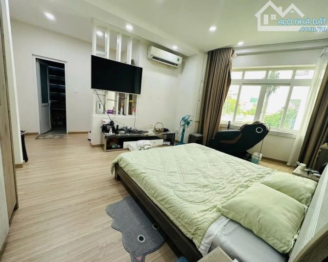 SIÊU BIỆT THỰ HOÀNG HOA THÁM, BÌNH THẠNH: Hẻm Ô tô, DT 158m², 3 Tầng, Nở Hậu, Chỉ 23 Tỷ! - 1