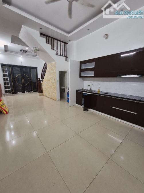 PHÂN LÔ QUÂN ĐỘI - PHỐ NGUYỄN NGỌC NẠI - ÔTÔ ĐỖ CỬA - NHÀ 2 MẶT THOÁNG - GIÁ 14.3 TỶ - 1