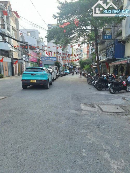 Toà nhà ngang 7m siêu hiếm - DT: 7m x 20m - 7 Tầng - Ngay CMT8, Quận 3 - Chỉ: 3X tỷ - 1