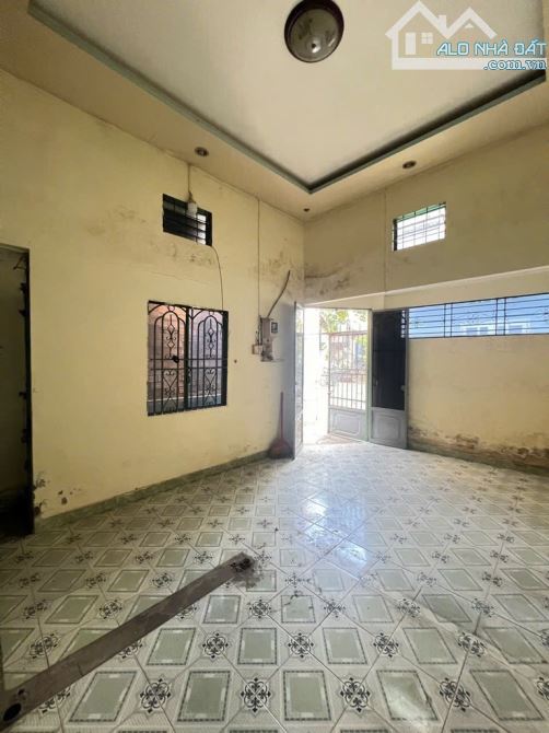 🆘 BÁN ĐẤT TẶNG NHÀ - CHỈ HƠN 3 TỶ - 50M2 - NGANG 5M - KẾ HXH - NGAY NGÃ 4 P.V.C-L.V.T - 1