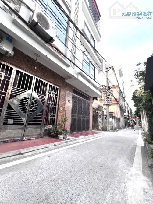 Bán nhà 4 tầng Long Biên - lô góc - 2 thoáng – Ô tô vào nhà - đường rộng - DT 45m2, 8 tỷ+ - 1