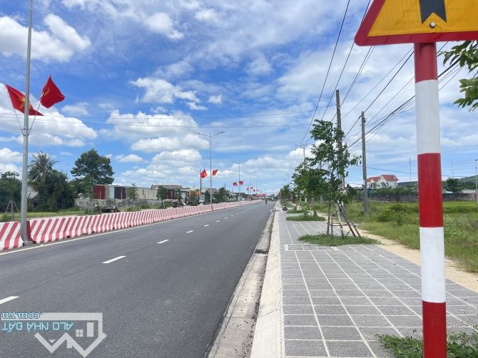 CHÍNH CHỦ  GỬI EM BÁN LÔ ĐẤT MẶT TIỀN 44 B  BÂY GIỜ LÀ ĐƯỜNG 996 C ,  /-rose /-rose /-rose - 1