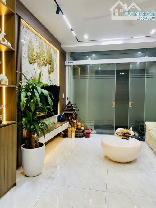 NHÀ ĐẸP 5 TẦNG - VŨ TRỌNG PHỤNG - 1 NHÀ RA PHỐ - VỪA Ở VỪA KINH DOANH - DIỆN TÍCH 30M - 1