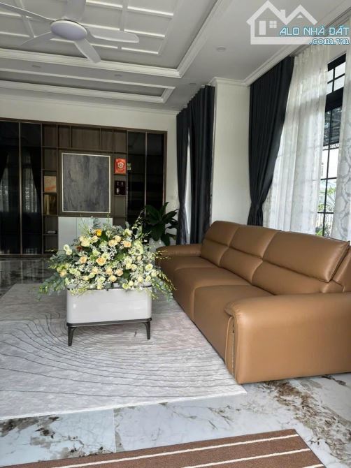 BTgóc siêu hoa hậu Mới Sịn xò 330m2 mặt 17m hướng ĐN TN KĐT Mỹ Gia giá 25 tỷ - 1