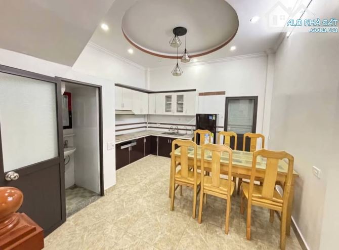 Bác Thoa đang cần bán nhà 4t,45m tại con phố Phan Đình Giót,Hà Đông,ngõ to chỉ 8t - 1