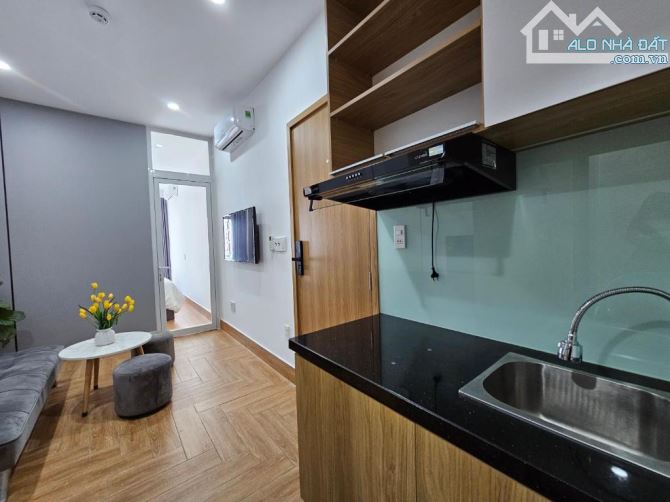 Bán khách sạn hầm 5 tầng VIP Nguyễn Gia Trí cho thuê 300 triệu/tháng ngang 8M x 25M - 1