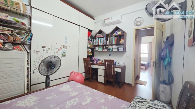 Bán nhanh căn chung cư 2PN ở CT5 Xa la- Hà Đông, giá 3,95 tỷ,full đồ, sổ đỏ chính chủ - 1