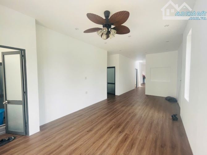 Nhà mới kênh Hoà Thuận đoạn sát bên trường đại học dân cư đông đúc - 1