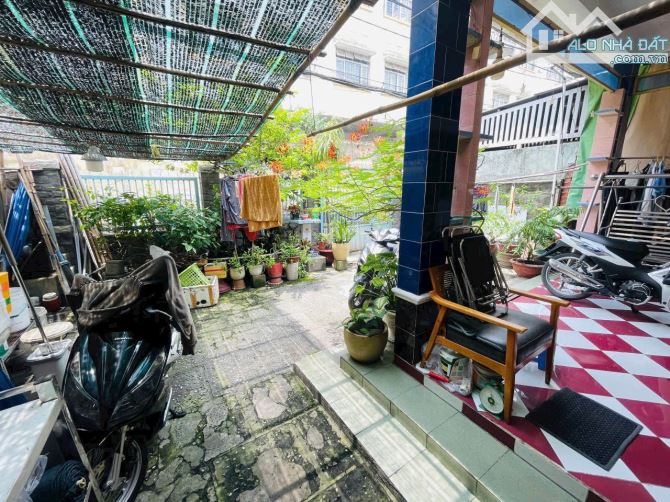 Bán gấp căn nhà mặt tiền tách được làm 2 nền - 1