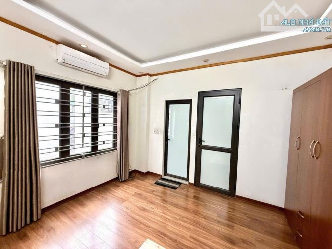 Bán Nhà Trần Thái Tông Cầu Giấy DT 30m2×5Tầng Mặt Tiền Rộng Ngõ Thông Kinh Doanh - 1
