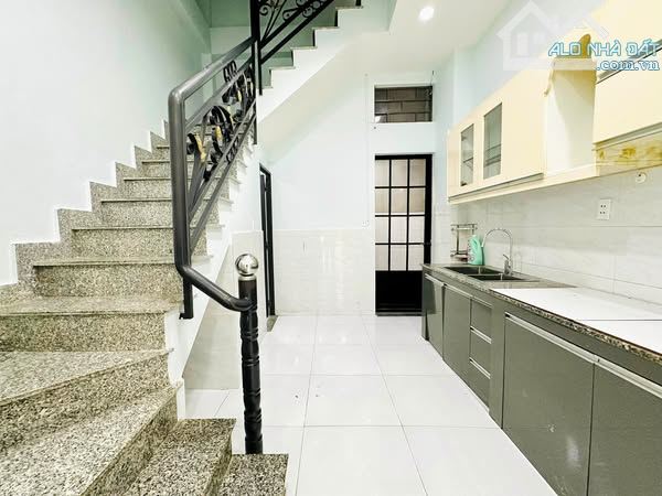 HẺM XE HƠI 7 CHỖ - PHAN XÍCH LONG - PHÚ NHUẬN - 3 CĂN RA MẶT TIỀN - 1