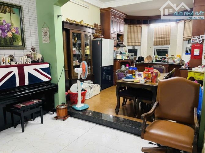 BIỆT THỰ SÂN VƯỜN NGAY VINCOM LÊ VĂN VIỆT – DT 210M², NỞ HẬU - 1