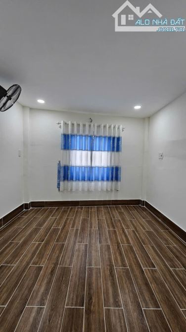 SÁT MẶT TIỀN HẺM NGANG 4M  TRUNG TÂM Q4  DIỆN TÍCH SD 42 M2  HƠN 1,5 TỶ SỔ HỒNG - 1