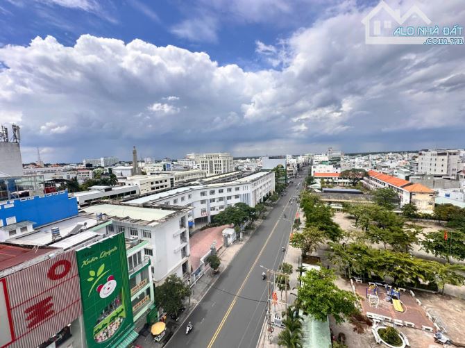 Cho thuê sân thượng tòa nhà mặt tiền Đèn 4 Ngọn – trung tâm TP. Long Xuyên - 1
