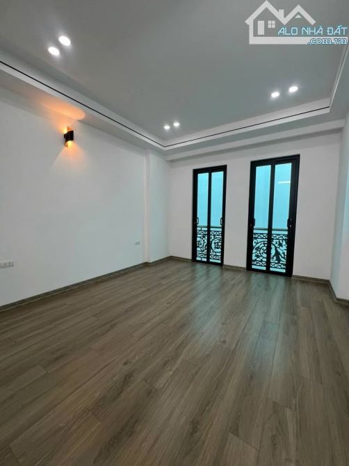Chủ hạ chào bán nhanh nhà Phố Trần Quốc Hoàn, 36m2, 5 tầng, 2 mặt thoáng, ô tô tránh,14 tỶ - 1