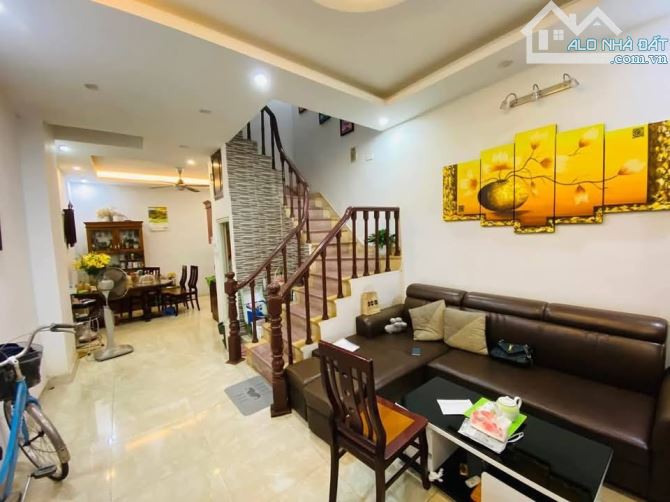 BÁN NHÀ PHÂN LÔ HOÀNG QUỐC VIỆT – VỈA HÈ, Ô TÔ TRÁNH – 41M², 4 TẦNG, GIÁ 15.6 TỶ - 1
