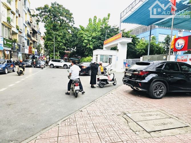 Bán nhà mặt phố Nguyễn Công Hoan. 75m2 x 5T, MT 5,5m. Sau nhà ngõ oto. 36,39 tỷ. - 1