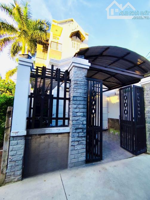 Bán Nhà Hóc Môn- 101M2(6 x18)- 3Tầng - HXH- Chỉ4,2 Tỷ. - 1