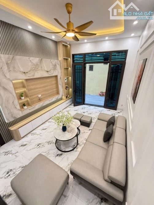 Bán Nhà Võ Chí Công, 32m2, 5 tầng, 7,7 Tỷ