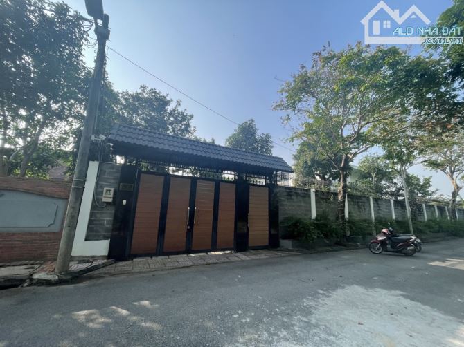 Biệt Thự Sân Vườn 2 tầng 875M2 có hồ bơi đường Bùi Công Trừng Hóc Môn.Dt 35,5m*24,5m💰24t - 13