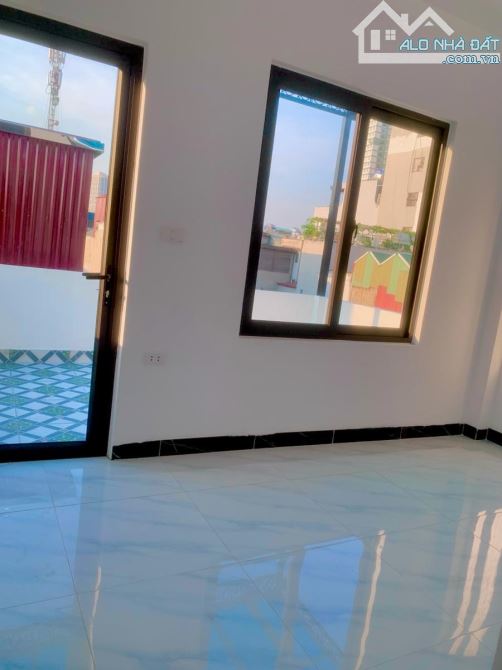 Bán Nhà Khương Đình – 32m² – 6 Tầng Thang Máy – Lô Góc – 9.5 Tỷ - 12