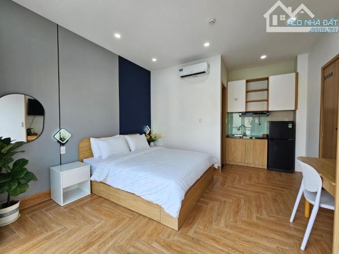 Bán khách sạn hầm 5 tầng VIP Nguyễn Gia Trí cho thuê 300 triệu/tháng ngang 8M x 25M - 12