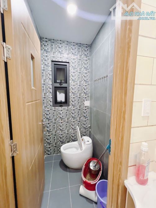 BÁN NHÀ ĐẸP MỚI XÂY KHU VIP ĐƯỜNG SỐ 4 TẤM Q4 XE HƠI ĐỖ CỬA 5PN GIÁ 11T5 TL SÁT MT - 12