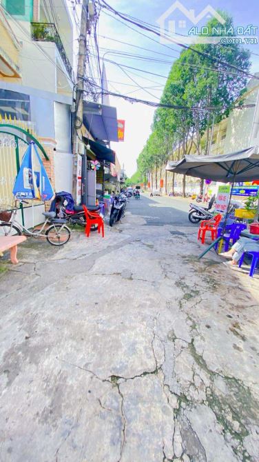 Cho thuê nhà 3 tầng gần đại lộ Hoà Bình có sân rộng 15 triệu - 12