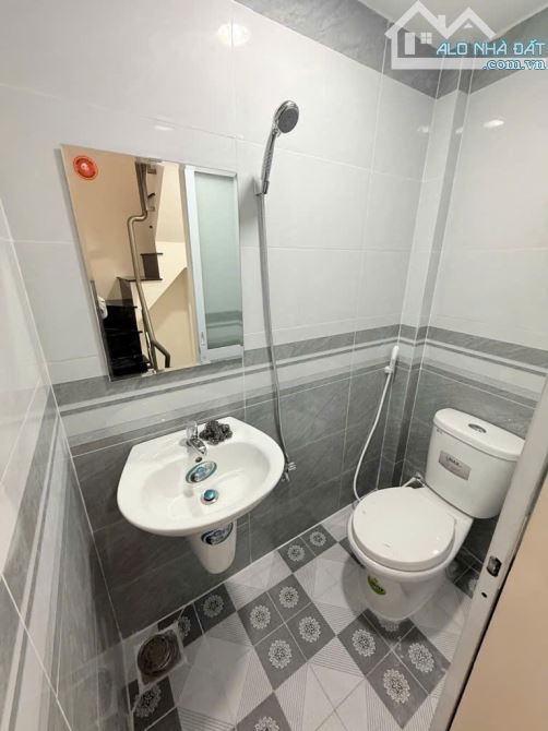 SÁT MẶT TIỀN HẺM NGANG 4M  TRUNG TÂM Q4  DIỆN TÍCH SD 42 M2  HƠN 1,5 TỶ SỔ HỒNG - 12
