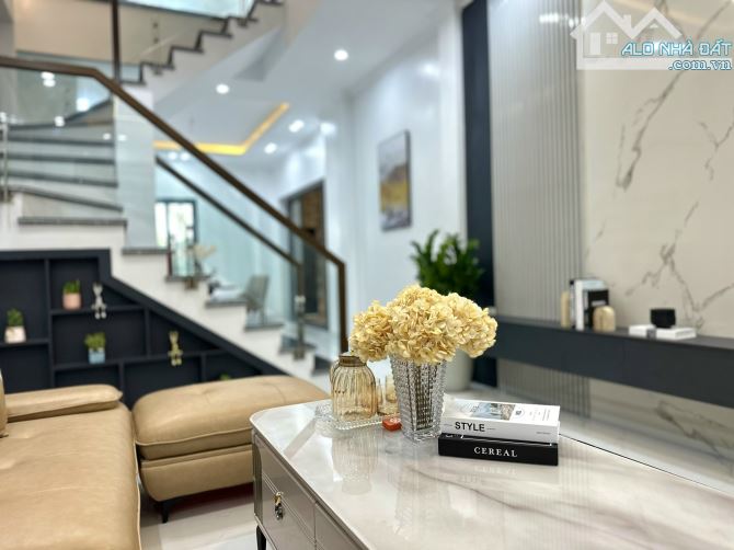 bán căn độc lập sân cổng riêng gần hồ sen - 16