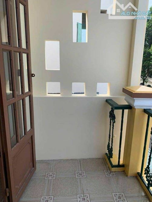 Cho thuê nhà 3 tầng gần đại lộ Hoà Bình có sân rộng 15 triệu - 16