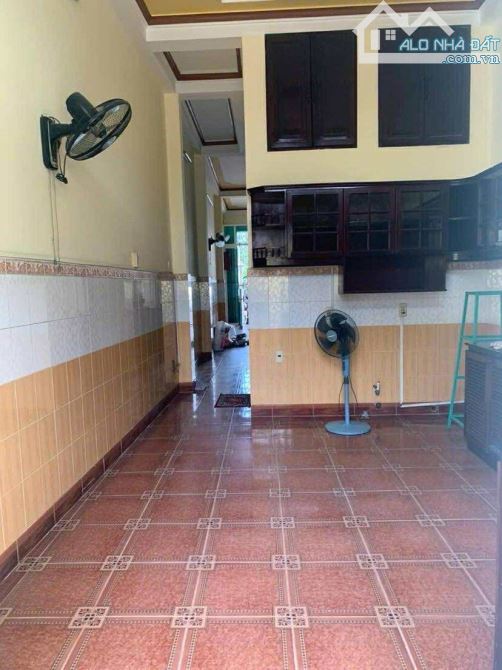 Cho thuê nhà 3 tầng gần đại lộ Hoà Bình có sân rộng 15 triệu - 17